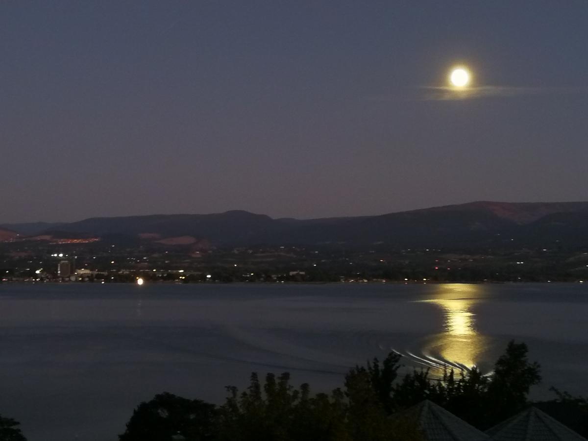 Lakeview Oasis Bed And Breakfast West Kelowna Dış mekan fotoğraf